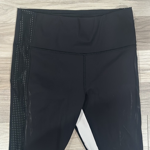 Athleta women’s mesh capri Sz Small - Picture 2 of 5